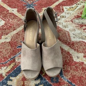 Francescas Grey Wedges